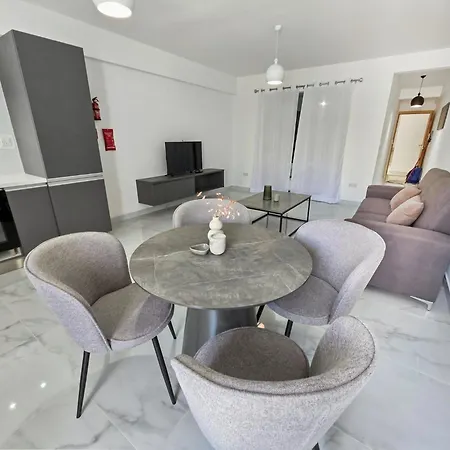 Modern Family Friendly Free Wifi & Ac St. Paul's Bay